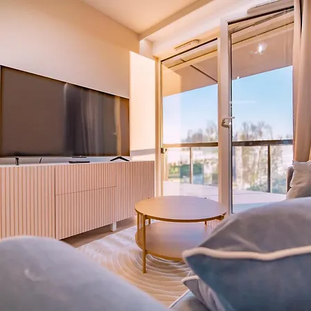 Apartment Champion's Bay